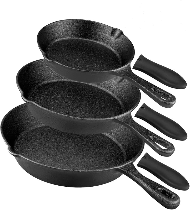 Pre-seasoned 3-piece cast iron skillet set with heat-resistant handles